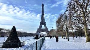 بسبب الثلوج : إلغاء رحلات جوية في  باريس 